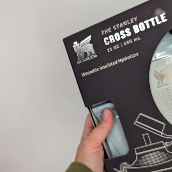 The Stanley Cross Bottle 23 OZ travel water bottle sports gift color mist new - Picture 2 of 9